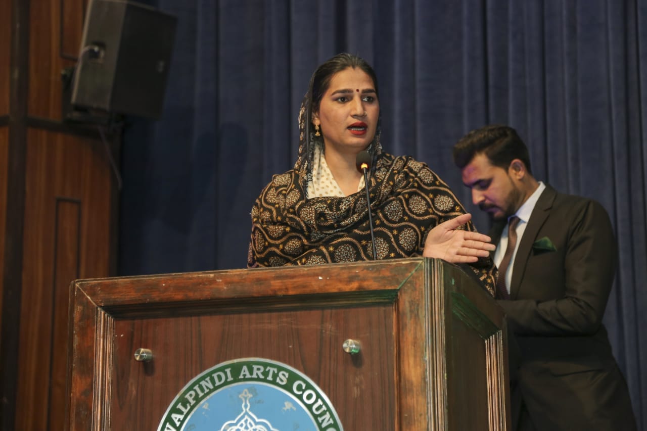 نوید امید سحر،پاکستان کے پڑھے لکھے ٹرانس جینڈرز