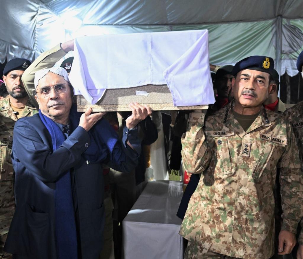شمالی وزیرستان: دہشتگرد حملے میں شہید افسران کی نماز جنازہ ادا، صدر اور آرمی چیف کی شرکت