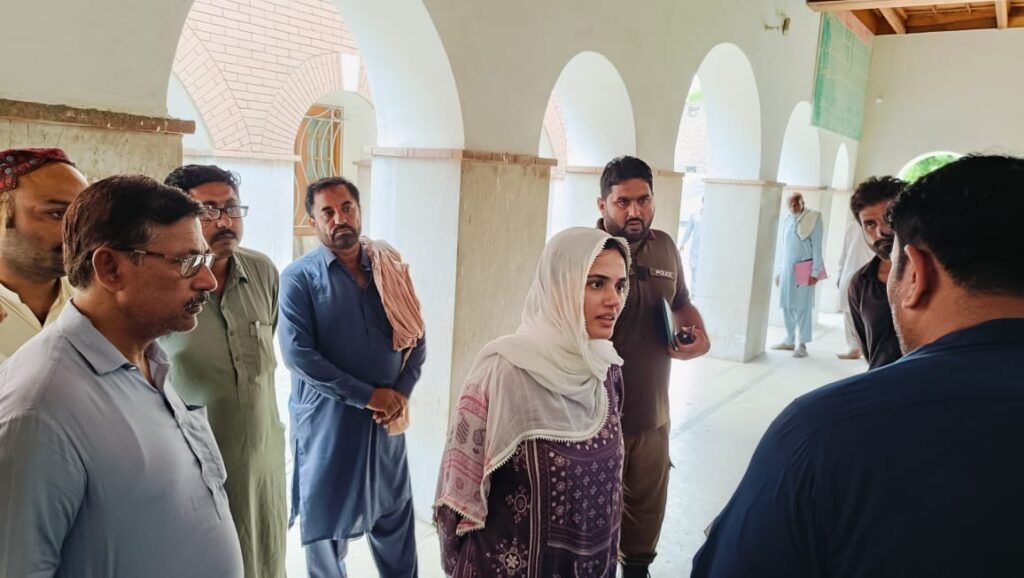 ایڈیشنل ڈپٹی کمشنر ریونیو مرحبا نعمت کا سب رجسٹرار دفتر جھنگ کا اچانک دورہ