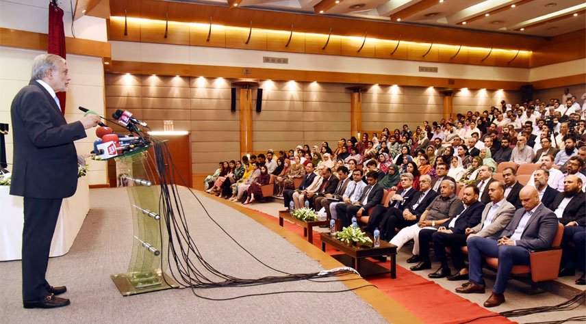 حکومت معاشی استحکام کے لیے اصلاحاتی ایجنڈے پر توجہ دے رہی ہے: ڈار