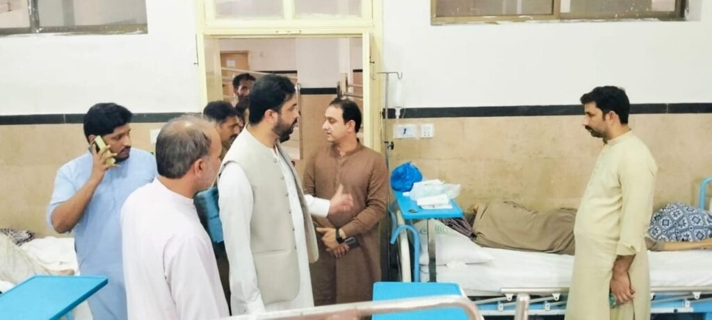 اسسٹنٹ کمشنر اٹھارہ ہزاری کا تحصیل ہیڈ کوارٹر ہسپتال کا دورہ