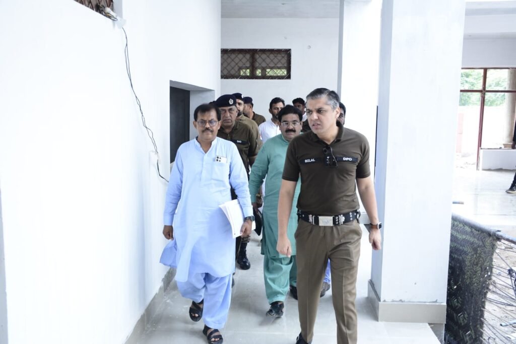 ڈی پی او کا تھانہ سیٹلائٹ ٹاؤن کی نئی زیر تعمیر بلڈنگ کا دورہ