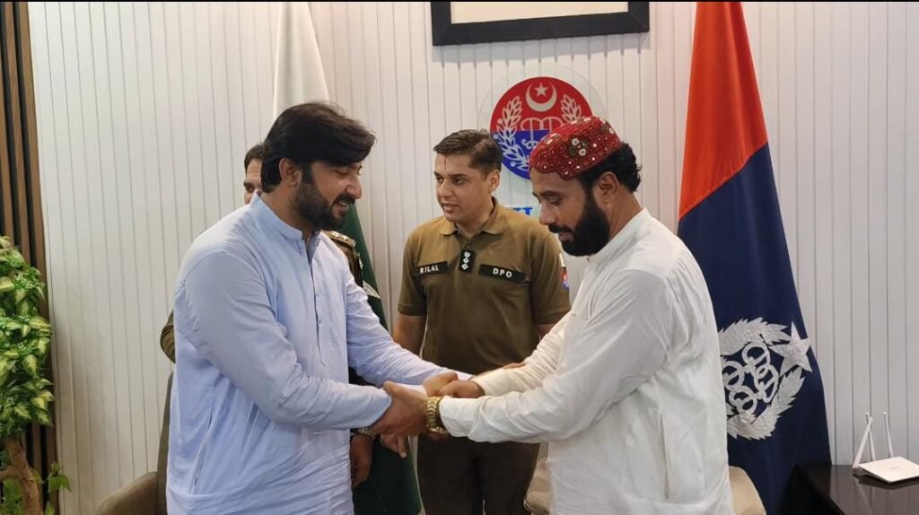 دشمنی کے خاتمے کیلئے جھنگ پولیس کا موثر مصالحتی کردار