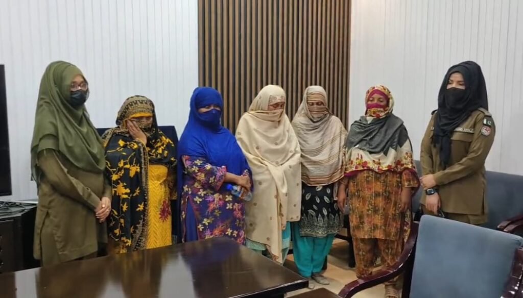 پولیس کی کوششوں کا ثمر ، نوزائیدہ مغوی بچہ بازیاب ، خواتین ملزمان سمیت 7 گرفتار