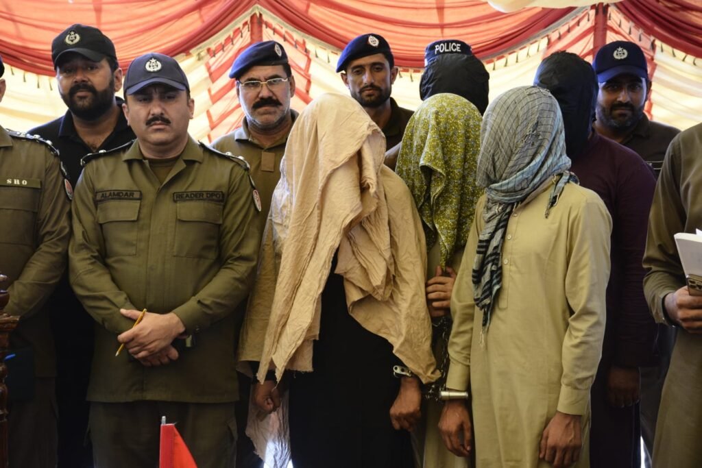 پولیس کا چور و ڈکیت گینگز کے خلاف کریک ڈاؤن,مجموعی طور پر97لاکھ روپے کا مال مسروقہ برآمد،6 ملزمان گرفتار