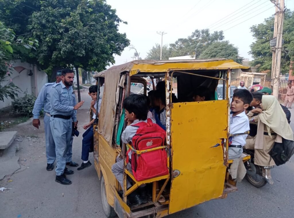 اسکول کے بچوں کی حفاظت کیلئے ٹریفک ایجوکیشن ونگ کی خصوصی آگاہی مہم