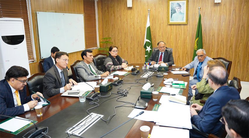 احسن اقبال کاموسمیاتی مسائل سے نمٹنے کیلئے عالمی مددکی اہمیت پرزور