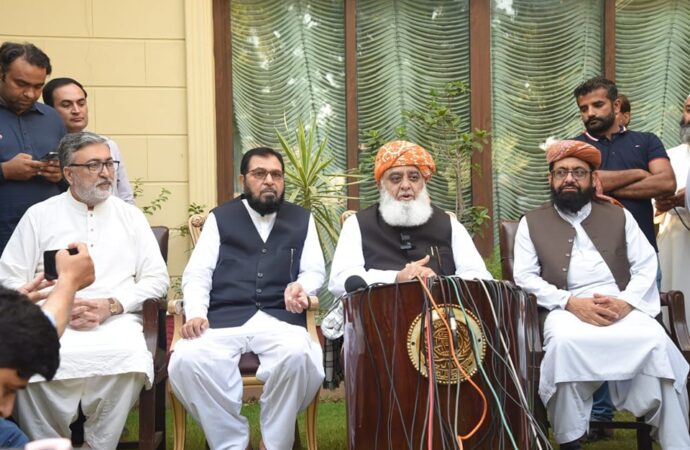 کراچی حملے میں چینی اور پاکستانی شہریوں کے جاں بحق ہونے پر اظہار افسوس,مولانا فضل الرحمن