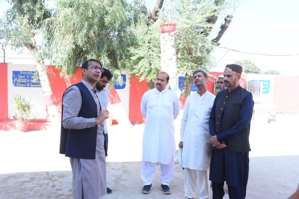 ڈپٹی کمشنر محمد عمیر نے گورنمنٹ گرلز ہائی سکول حویلی بہادر شاہ کا دورہ