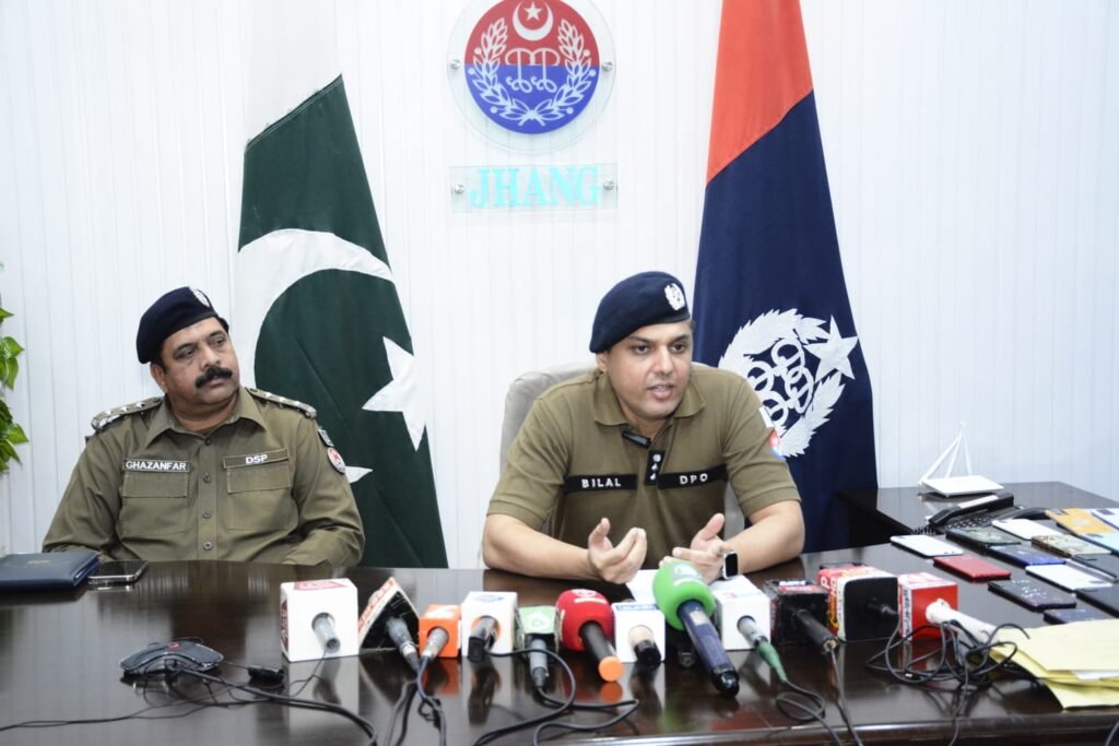 پولیس کے نام پر شہریوں سے نوسربازی کرنے اور ڈارک ویب کے ذریعے شہریوں کو لوٹنے والے دو گینگ گرفتار