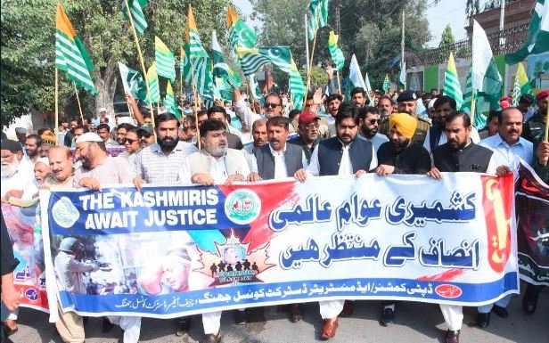 ضلعی انتظامیہ کے زیر اہتمام کشمیریوں سے اظہار یکجہتی کے لئے ریلی