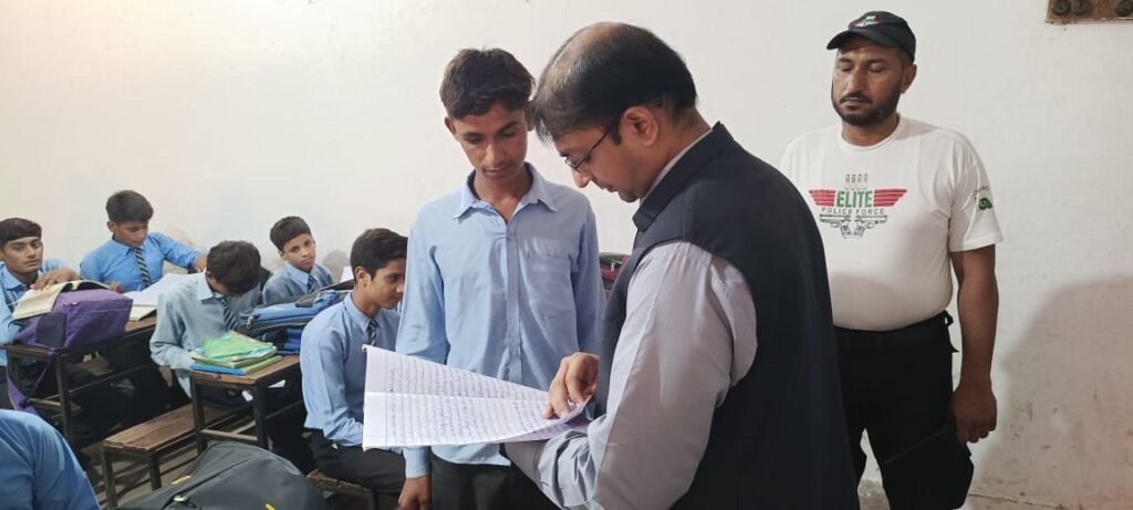 ڈپٹی کمشنر محمد عمیر کا گورنمنٹ ہائی سکول کوٹ سائی سنگھ سکول کا دورہ