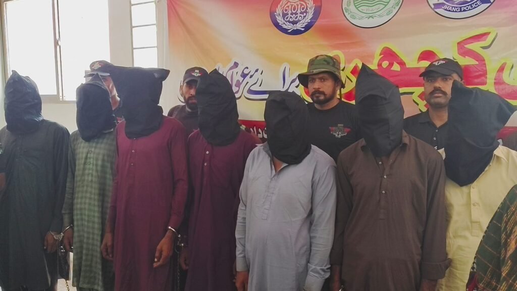 پولیس کا جرائم پیشہ عناصر کے خلاف ایکشن، دو ڈکیت گینگ کے 4 ممبران سمیت قتل میں مطلوب 5 اشتہاری مجرمان گرفتار