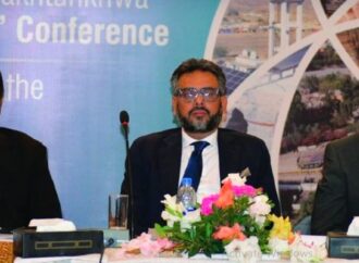 وزیر اعظم اور انکے مشیران روزانہ اسٹاک مارکیٹ کی کارکردگی بتا کر معیشت بہتری کی یقین دلاتے ہیں مشیر خزانہ خیبرپختونخوا مزمل اسلم