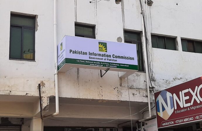 پاکستان انفارمیشن کمیشن کا متنازع فیصلہ،معلومات کی فراہمی کے لئے 30,000 روپے کی فیس وصول کرنے کا حکم