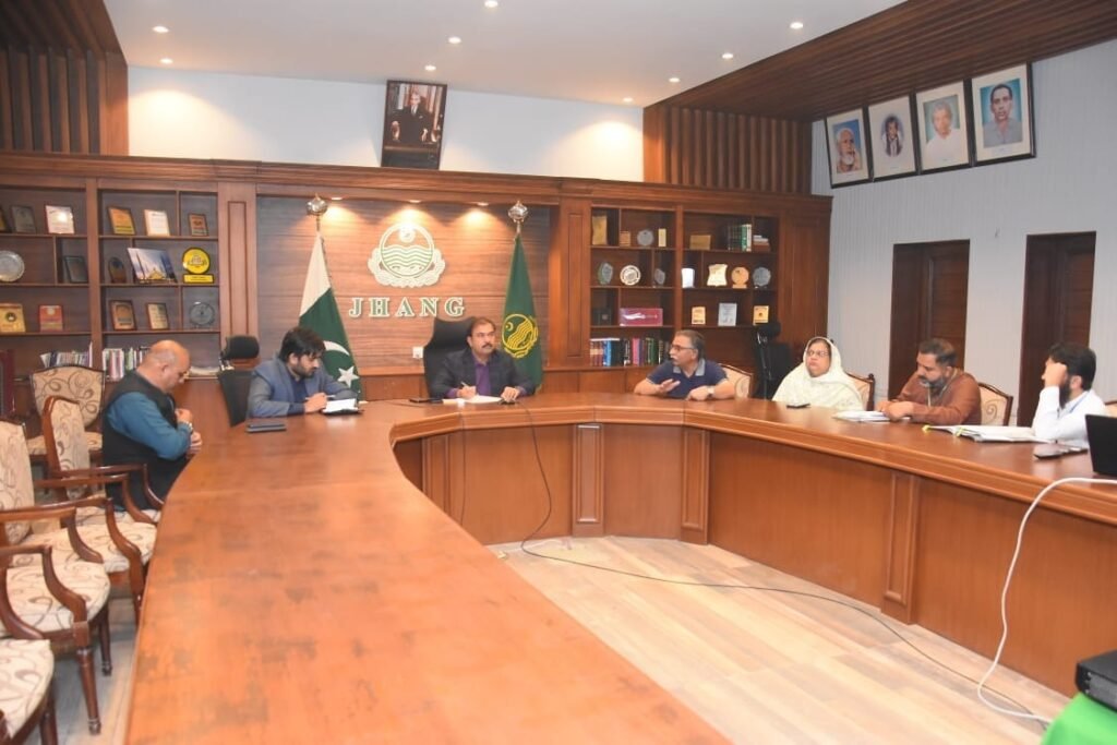 ڈی ایچ کیو تمام ٹی ایچ کیوز سمیت ضلع کے تمام بنیادی مراکز صحت پر سروس ڈیلیوری کے عمل کی موثر اور مسلسل مانیٹرنگ کی جارہی ہے۔ڈپٹی کمشنر