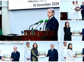 پاک بحریہ ملک کی سمندری حدود کے دفاع کیلئے پوری طرح تیار ہے:وزیراعظم