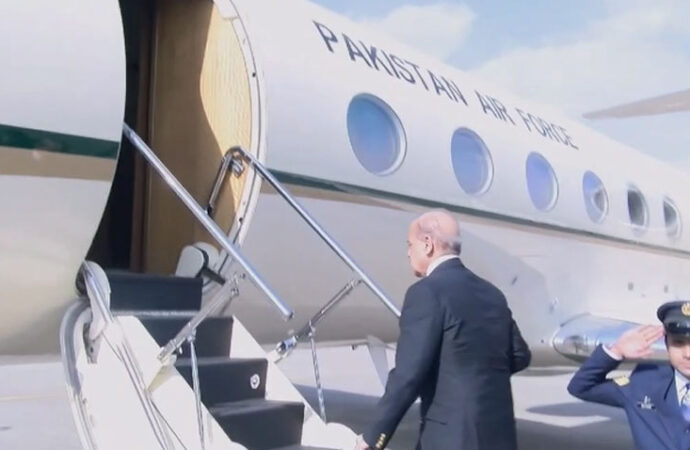 وزیراعظم ون واٹر سربراہی اجلاس میں شرکت کیلئے سعودی عرب روانہ