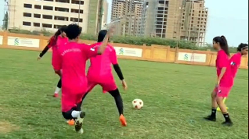 بلاول بھٹو زرداری کا خواتین سندھ پنک فٹبال ٹورنامنٹ کا افتتاح، خواتین کھلاڑیوں کے لیے اہم قدم