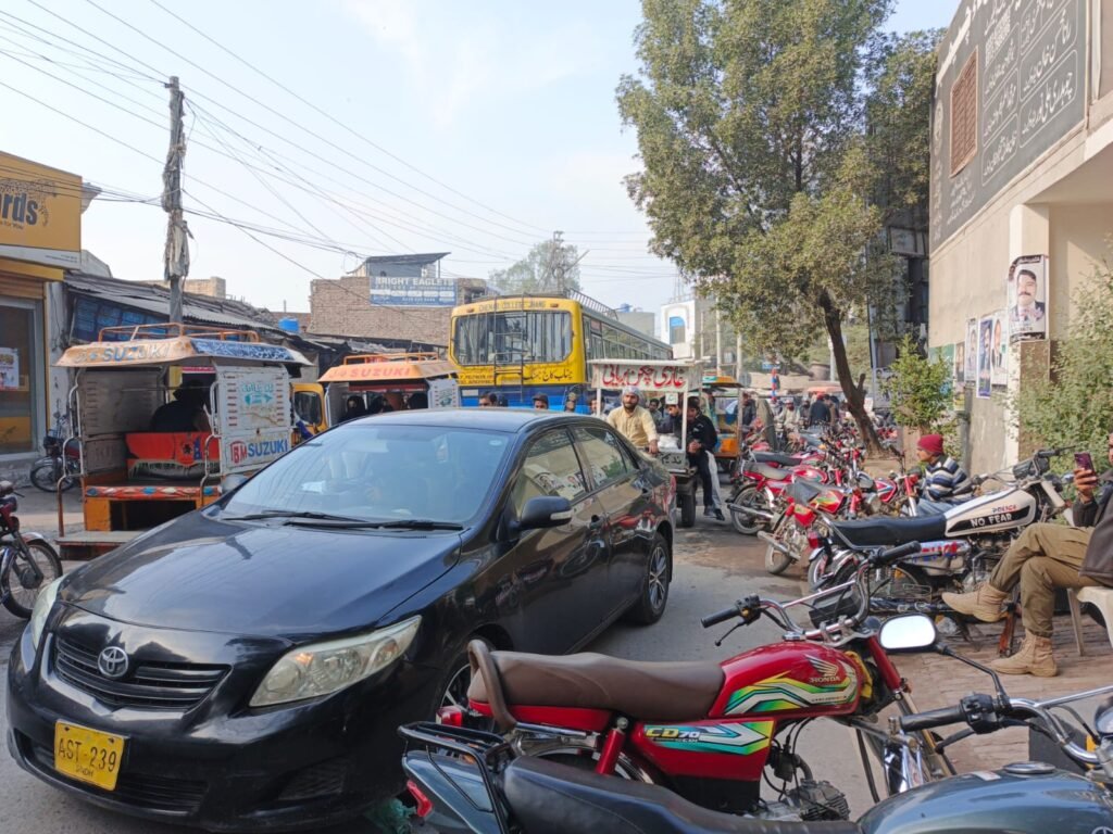 کچہری کے گرد بنائے گئے پارکنگ اسٹینڈ شہریوں کے لئے وبال جان