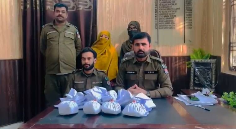 منشیات فروش خاتون پانچ کلوگرام سے زائد چرس سمیت رنگے ہاتھوں گرفتار