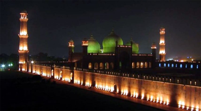 جھنگ سمیت ملک بھر میں شب معراج آج مذہبی عقیدت و احترام کے ساتھ منائی جارہی ہے۔