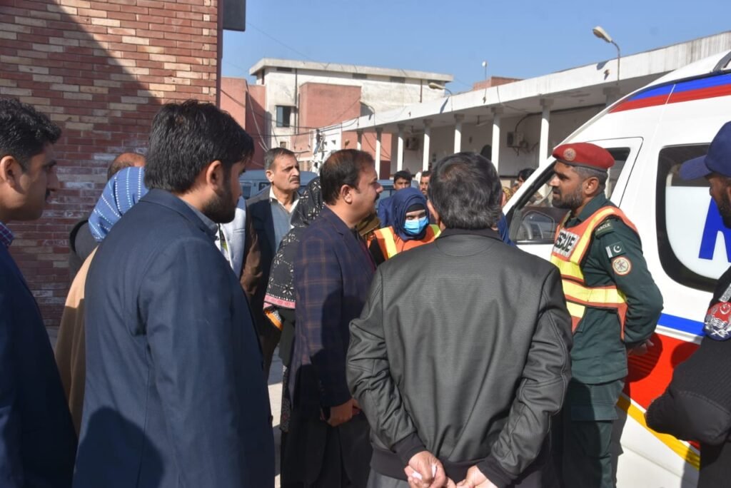 سرگودھا روڈ پر مسافر بس الٹنے سے 2 طالبعلم کے جاں بحق 11 زخمی، ڈپٹی کمشنر کا گہرے دکھ اور رنج کا اظہار