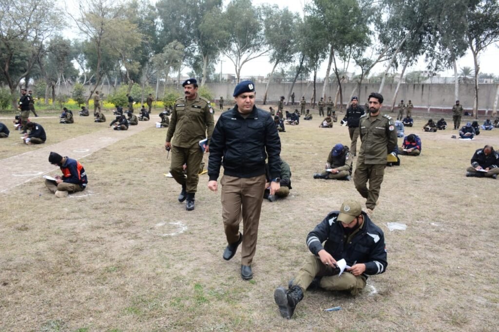 ڈی پی او کیپٹن (ر) بلال افتخار کیانی کی زیر صدارت کانسٹیبلان کی محکمانہ ترقی کیلئے لسٹ اے کے امتحان کا انعقاد.