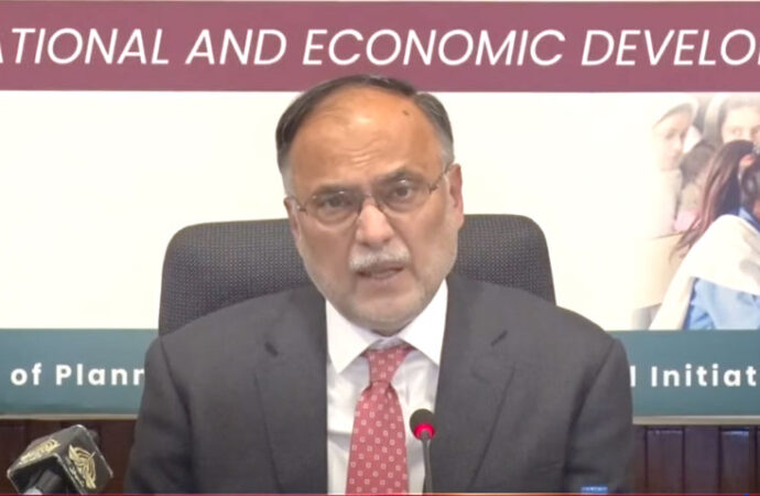 احسن اقبال کا شرح خواندگی میں اضافے کیلئے مشترکہ کوشش کرنے پر زور