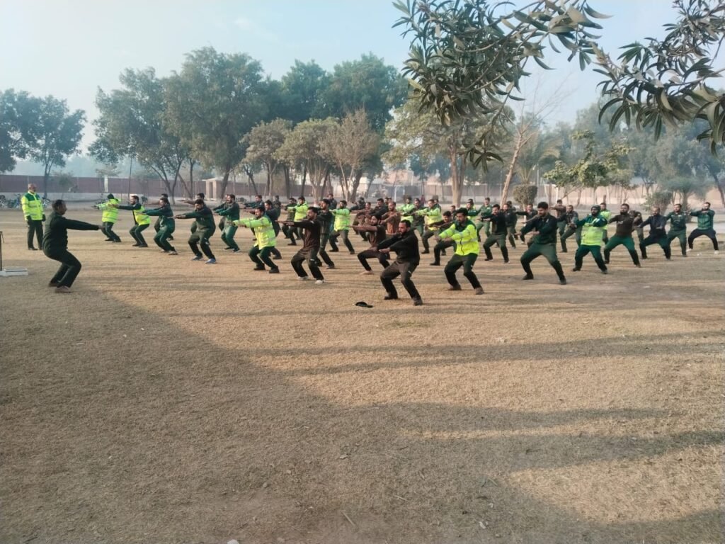 ریسکیو 1122 جھنگ کے جوانوں کا ماہانہ فزیکل اور تحریری ٹیسٹ