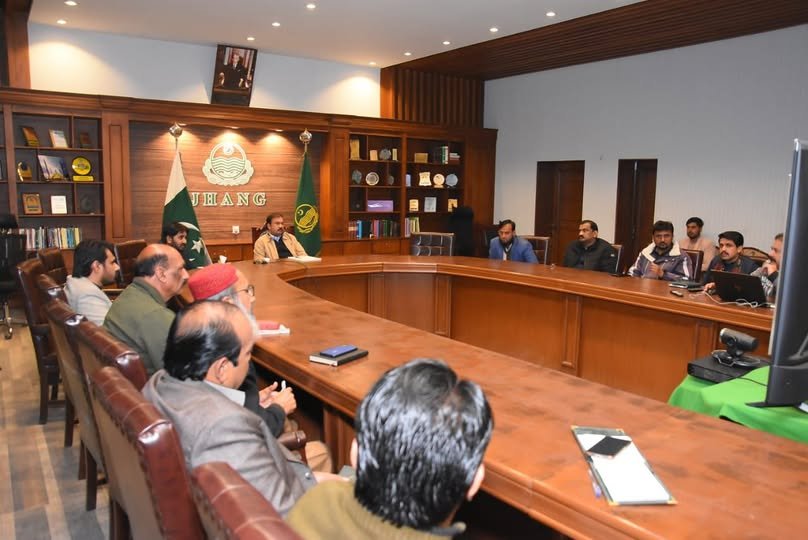صارفین کوروز مرہ استعمال کی اشیائے ضروریہ کی مقررہ نرخوں پر فراہمی ہماری ذمہ داری ہے۔ڈپٹی کمشنر