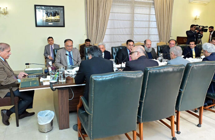 پرچوں فروشوں پر اضافی ٹیکسوں کا بوجھ نہیں ڈالا جائے گا،وزیراعظم