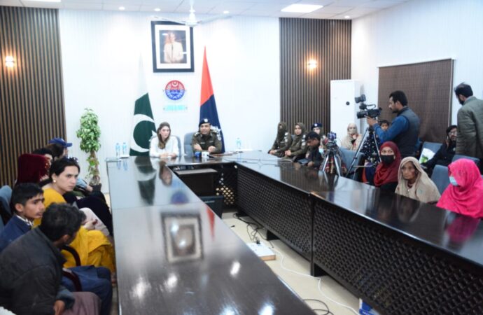 چئیر پرسن پنجاب وومن پروٹیکشن اتھارٹی حنا پرویز بٹ کا جھنگ کا دورہ .