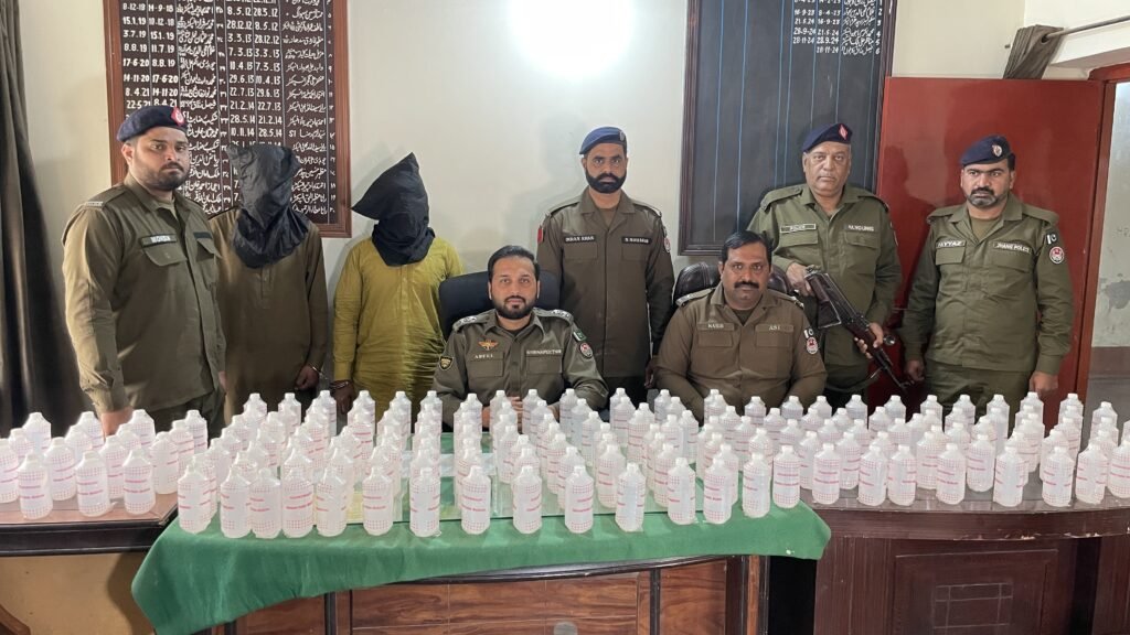تھانہ سیٹلائٹ سے دو منشیات فروش 200 پونڈا شراب کی بوتلوں سمیت رنگے ہاتھوں گرفتار .