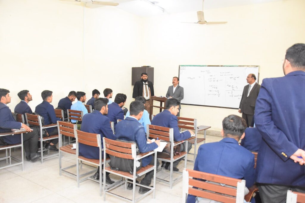 ڈپٹی کمشنر علی اکبر بھنڈر نے چناب کالج جھنگ کا تفصیلی دورہ کیا