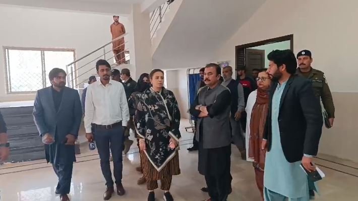 ڈویژنل کمشنر مریم خان نے نوتعمیر شدہ کارڈیک اینڈ ایمرجنسی وارڈ کا افتتاح کردیا