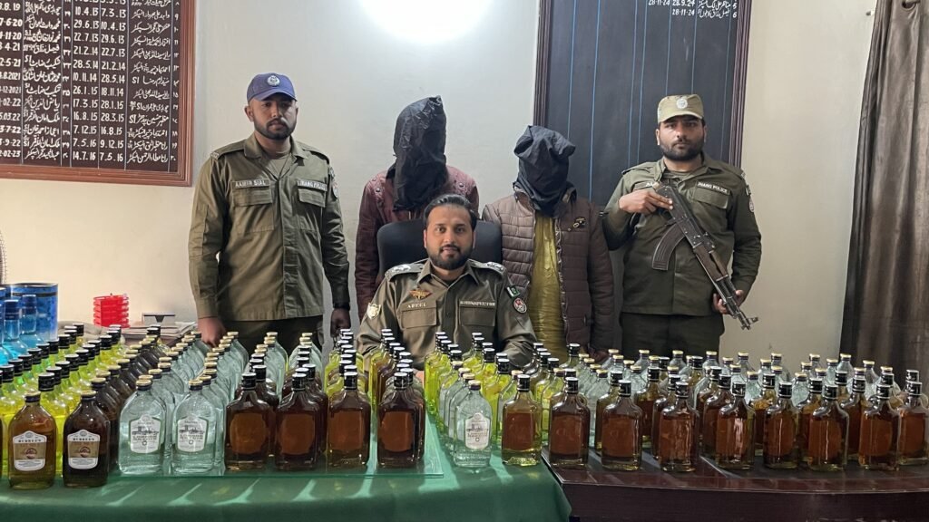 پولیس تھانہ سیٹلائیٹ ٹاؤن نے شراب کی بھاری مقدار میں ترسیل ناکام بنا دی ۔