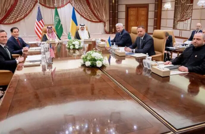 یوکرین میں جنگ بندی کیلئے امریکی اور روسی حکام کے درمیان مذکرات