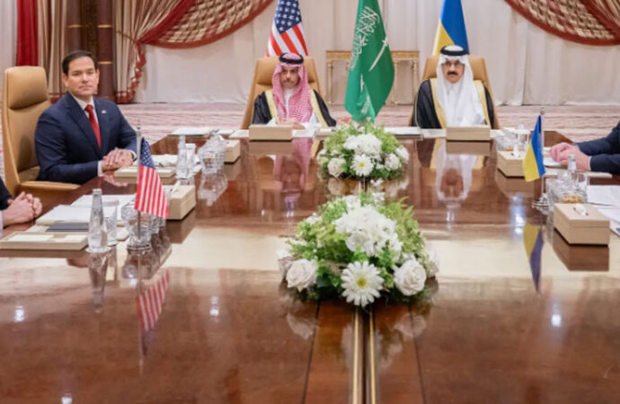 یوکرین اور امریکہ کے درمیان جَدہ میں مذاکرات کا آغاز