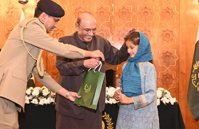 صدر آصف علی زرداری کا بچوں کو تعلیم کو اولین ترجیح دینے کا مشورہ