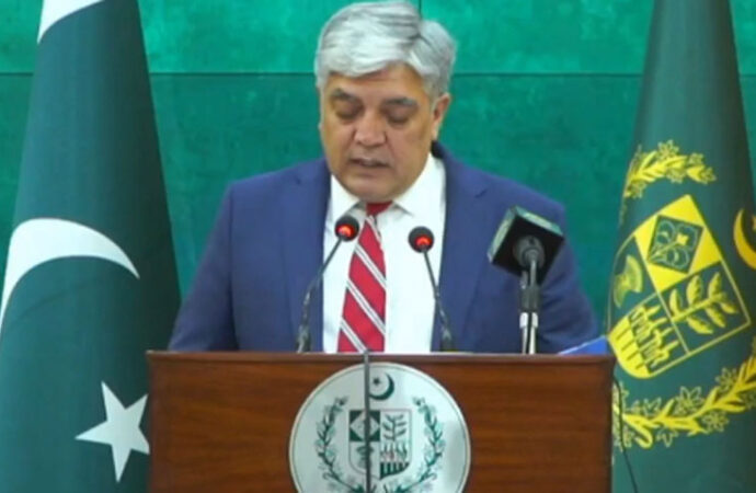 پاکستان کا افغان حکومت سے ٹرین حملے کے ذمہ داران کوکٹہرے میں لانے کا مطالبہ