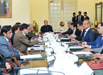 وزیراعظم کی چینی ذخیرہ اندوزی،مصنوعی قلت پیدا کرنیوالوں کیخلاف سخت کارروائی کی ہدایت