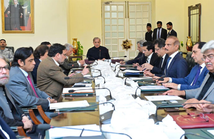 وزیراعظم کی چینی ذخیرہ اندوزی،مصنوعی قلت پیدا کرنیوالوں کیخلاف سخت کارروائی کی ہدایت