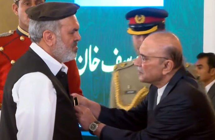 یوم پاکستان پر ایوان صدر میں اعلیٰ ترین سول اعزازات دینے کی تقریب