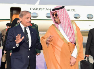 وزیراعظم سعودی عرب کے دورے پرجدہ پہنچ گئے