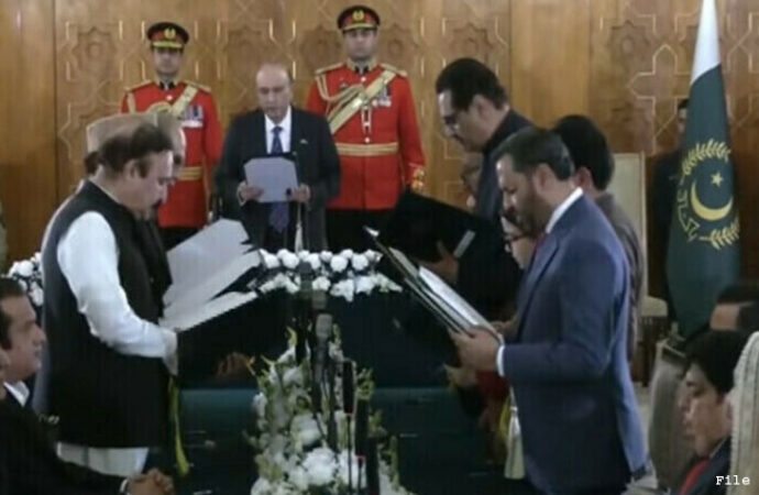 کابینہ میں نئے شامل ہونیوالے وزراء،مشیروں اور معاونین کو قلمدان تفویض