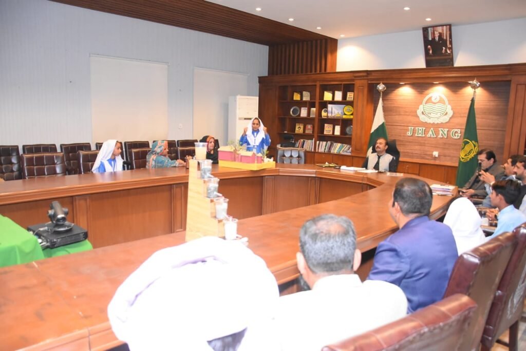 اساتذہ طالبعلموں کی قابلیت اور استعداد کار بڑھانے کےلئے ان پر بھر پور توجہ مرکوز کریں۔ڈپٹی کمشنر