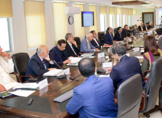 وزیر خزانہ کی زیر صدارت کابینہ کی اقتصادی رابطہ کمیٹی کا اجلاس