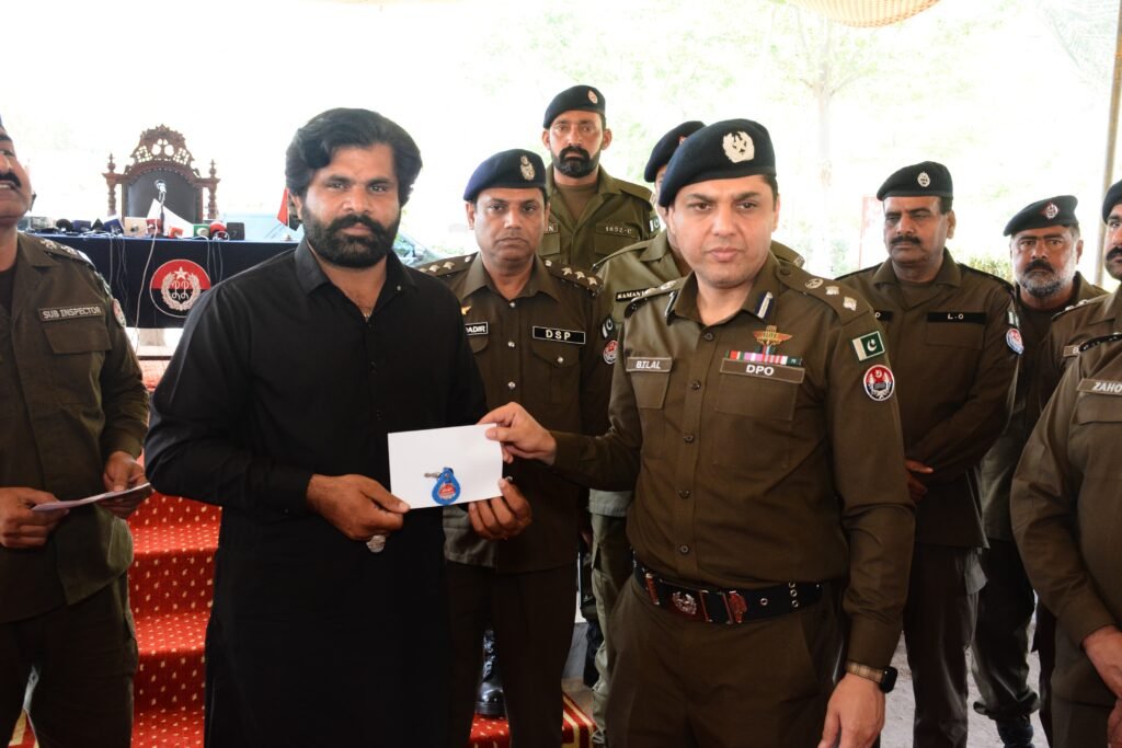 ڈکیت اور موٹر سائیکل چور گینگز کے خلاف جھنگ پولیس کی بڑی کاروائی ۔