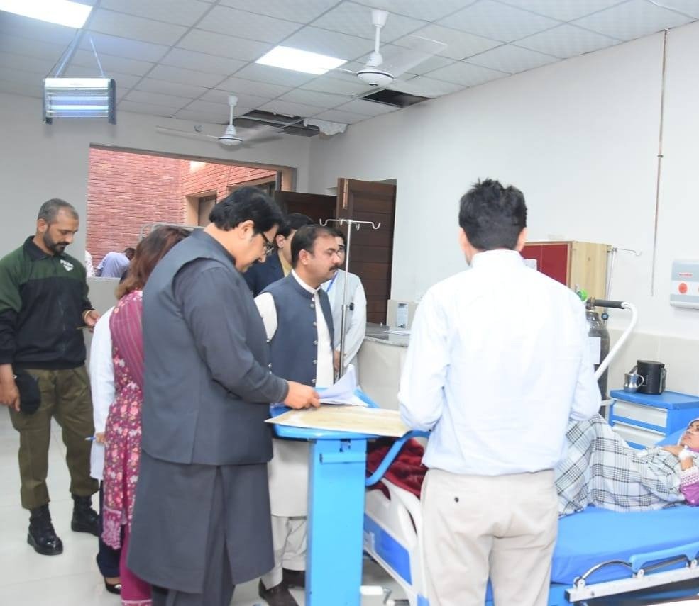 ڈپٹی کمشنرعلی اکبر بھنڈر نے ڈسٹرکٹ ہیڈکوارٹر ہسپتال کا دورہ کیا